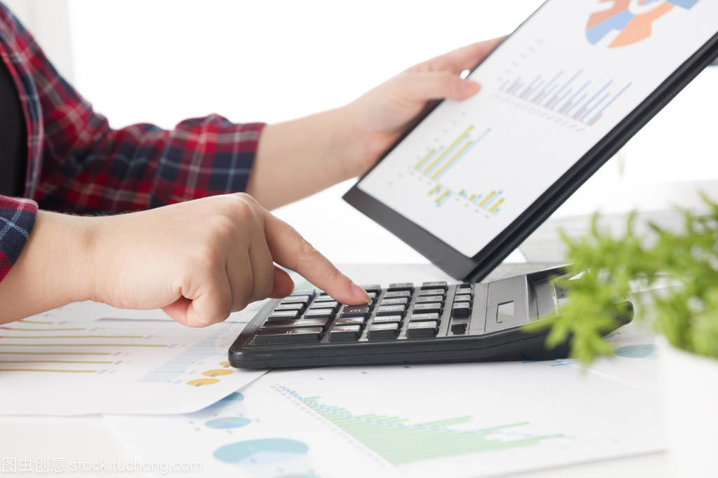 商務團隊會議出席. 專業(yè)投資者使用新的啟動項目。財務經(jīng)理任務